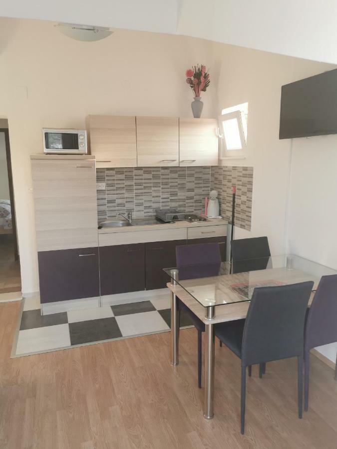 Apartmani "Ivan" Marina Exterior photo